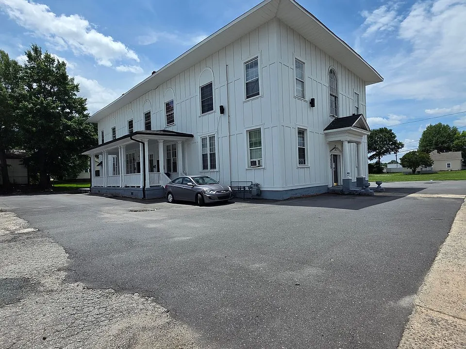 1909 E Ozark Ave