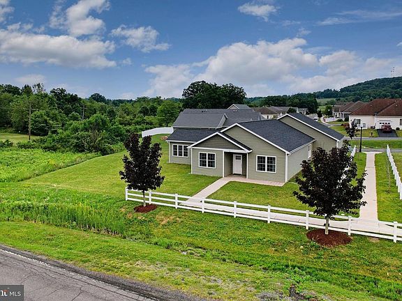2nd image of 93 Candlewick Ct