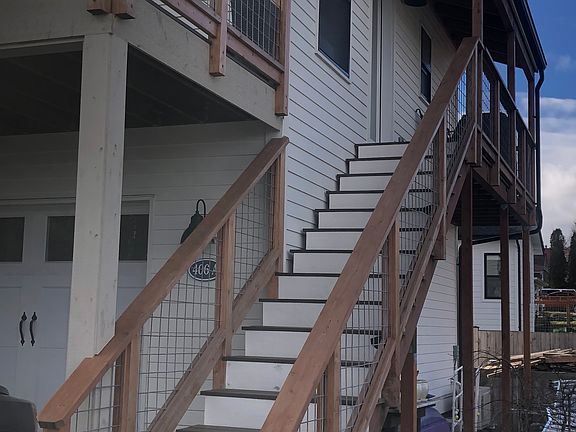 2nd image of 406A 6th St NE #A