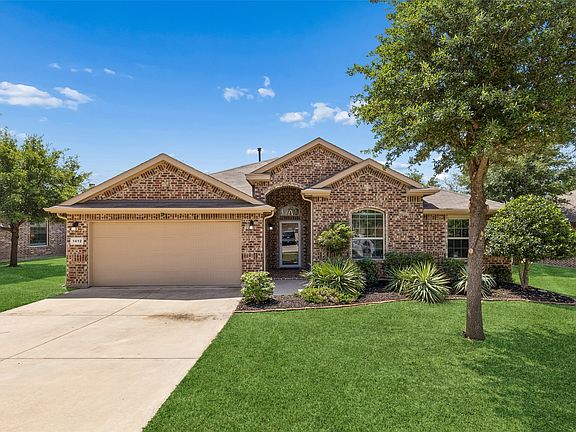 3rd image of 1412 Meadowlakes Dr