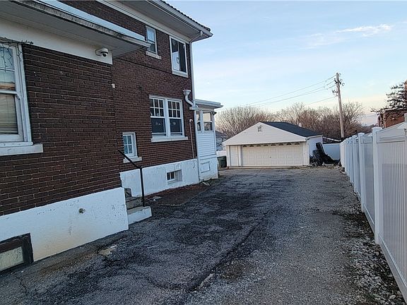 4th image of 1327 Huffman Ave