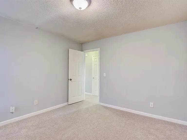 74 Flanders Ct — Photo 15
