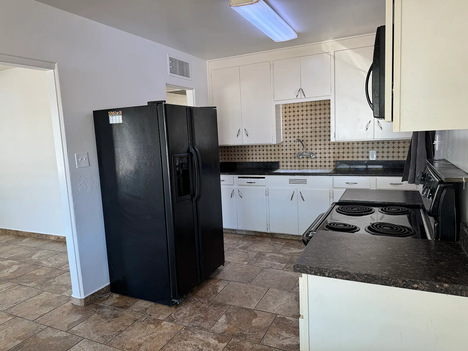 3 bed, 1310 sqft, $1,850 — Photo 2