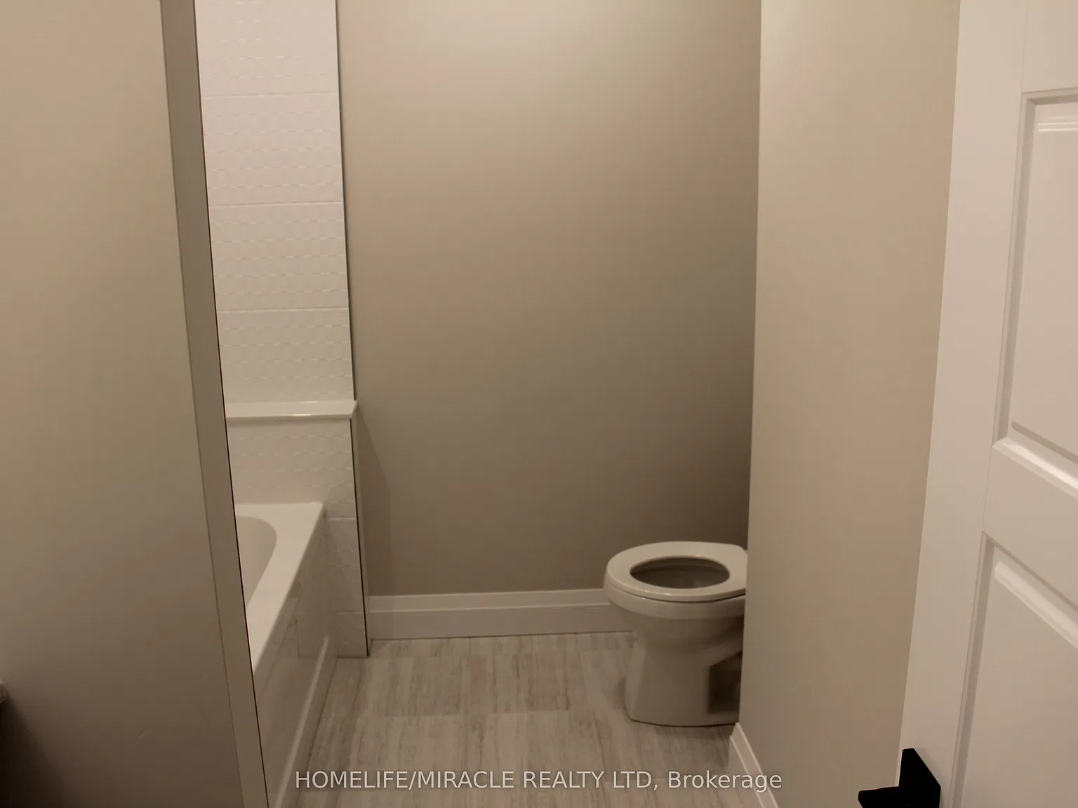 5 bed, $3,199 — Photo 4
