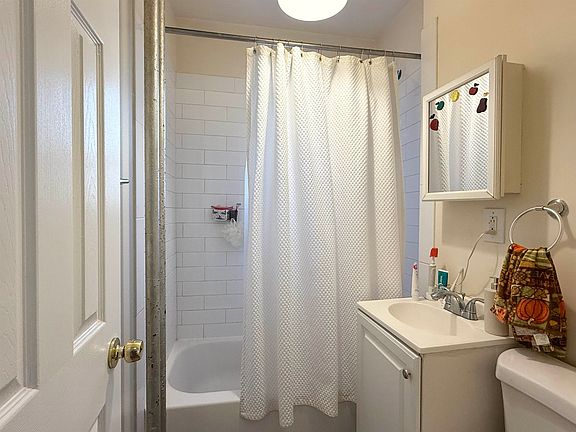5th image of 160 Vroom St APT 25
