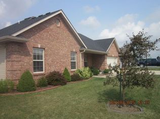 818 E Chris Ct, Centralia, MO 65240