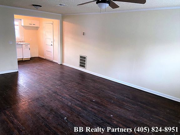 3rd image of 300 S Urbana Ave