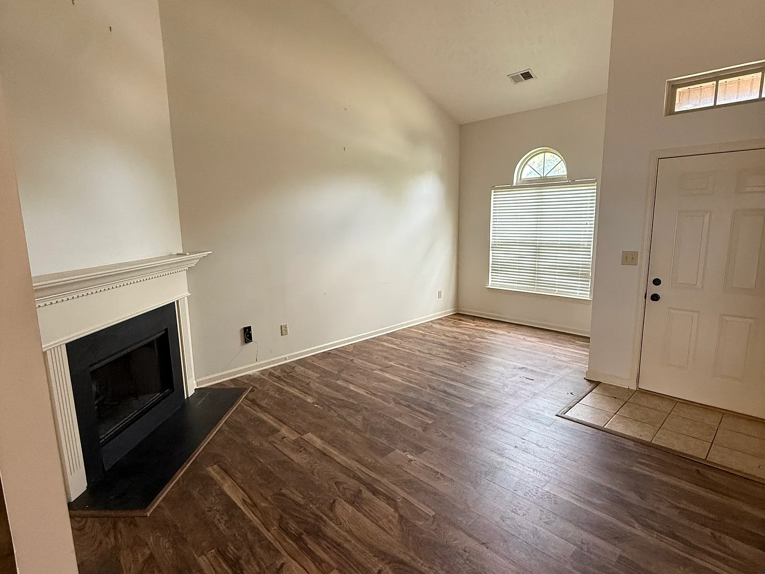 3 bed, 2.5 bath, 1625 sqft, $2,000 — Photo 2