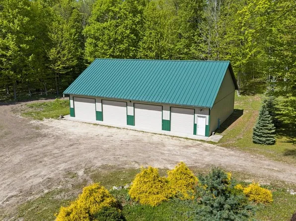 Cedar Rd, Luxemburg, WI 54217