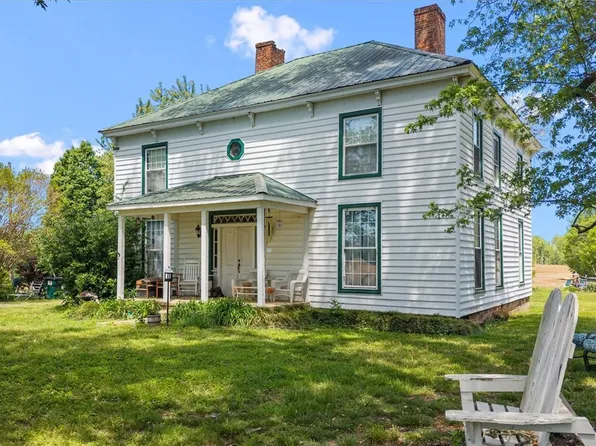 15861 Dolittle Ln, Amelia Court House, VA 23002