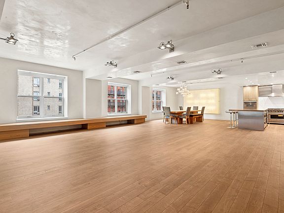 4th image of 213 W 23rd St APT 5S