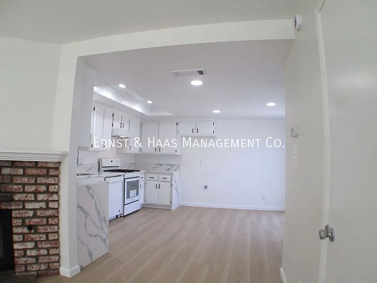 8621 1/2 Cedar St — Photo 5