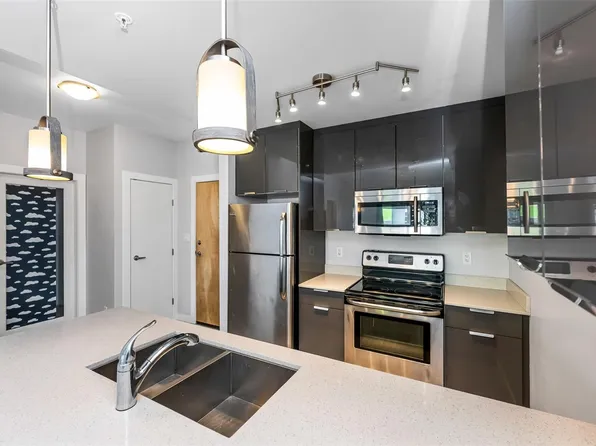 2871 Jacklin Rd #302, Langford, BC V9B 0P3
