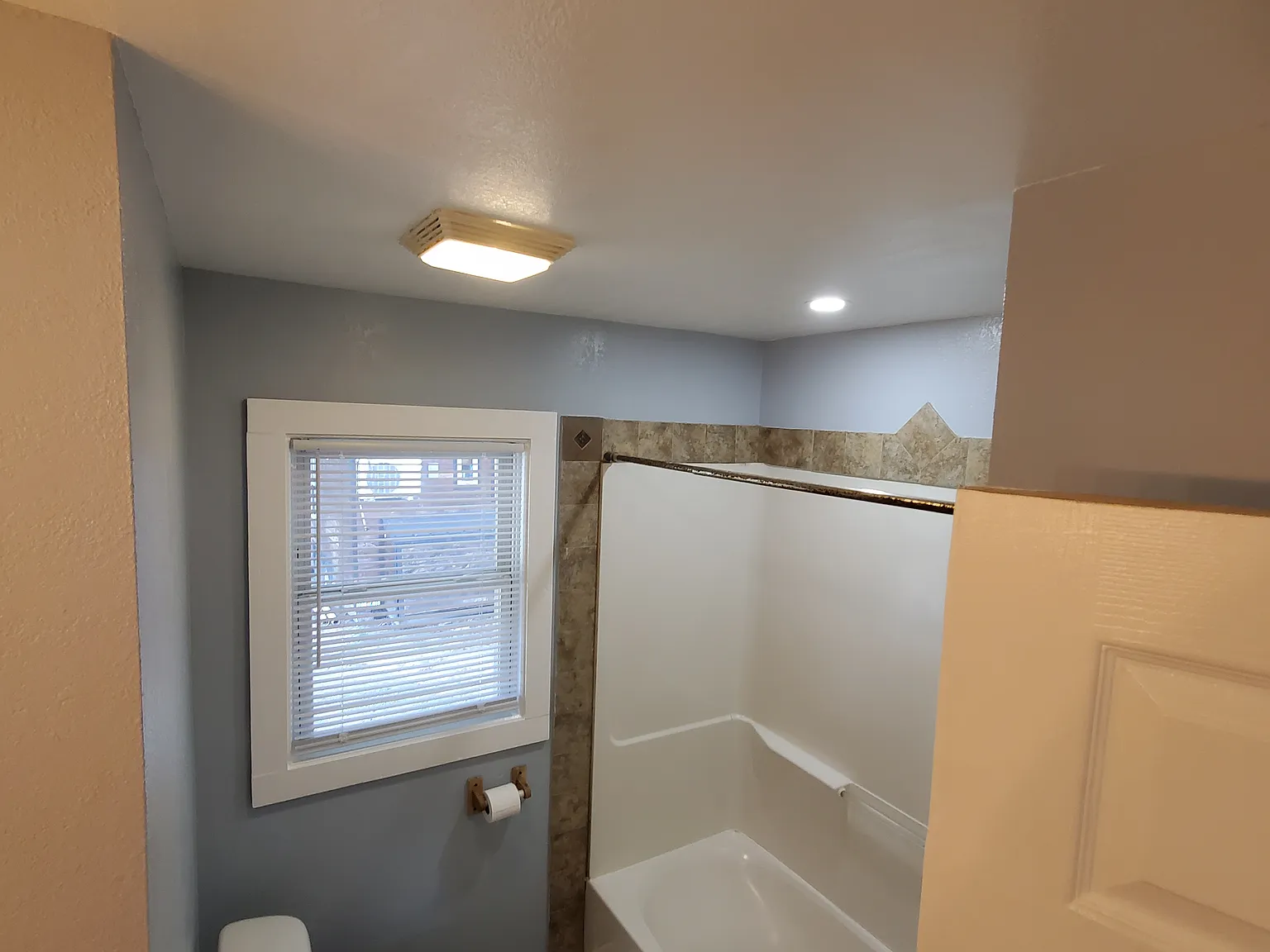 4 bed, 1600 sqft, $2,700 — Photo 4
