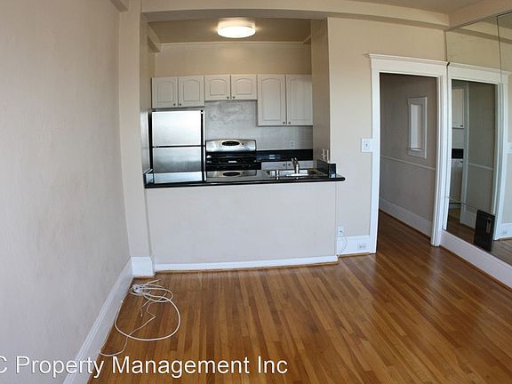 4th image of 2415 Van Ness Ave APT 307