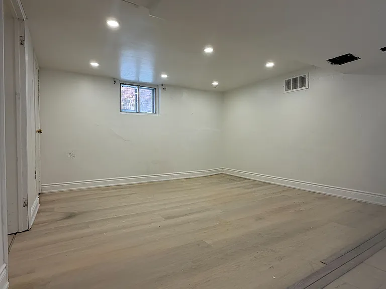 247 Belgravia Ave #LOWER — Photo 3