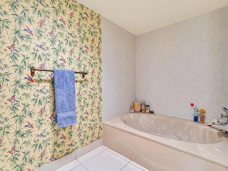 3100 NE 48th St #514 — Photo 31