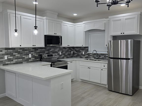 5th image of 1204 S Bayou Ave #1