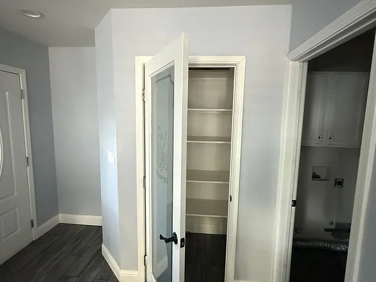 1436 Albany Ave — Photo 16