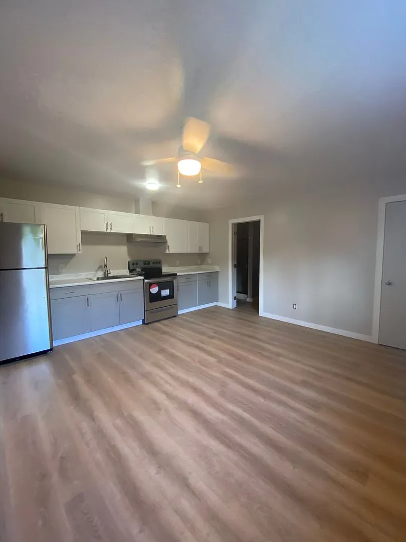 Chandler Complex — Photo 3