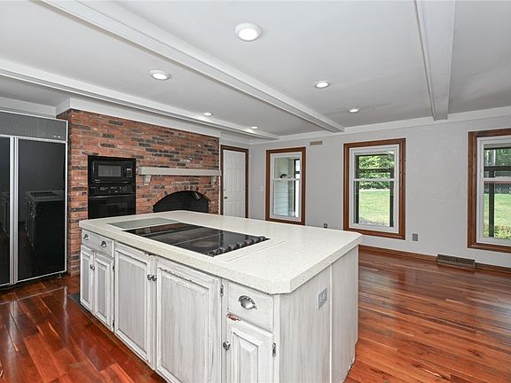 3rd image of 7759 Blackberry Ln