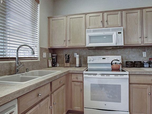 4th image of 4633 SE Teakwood St