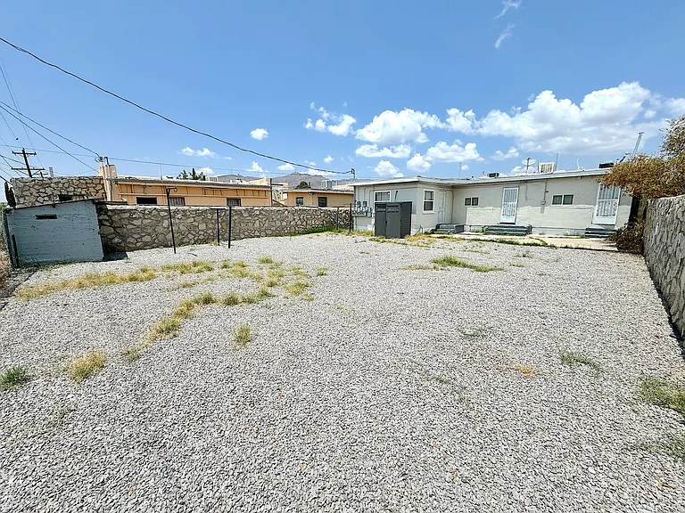 3906 Tularosa Ave — Photo 17