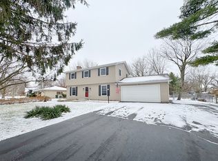 9N914 Beckman Trl, Elgin, IL 60124