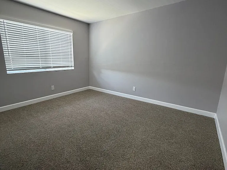 5916 Burnham Ave — Photo 13