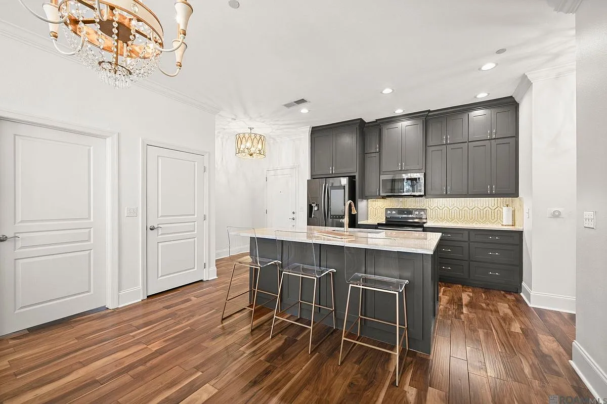 Building Photo - 7707 Bluebonnet Blvd #314