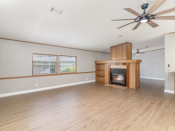 4th image of 4755 Cambridge Dr