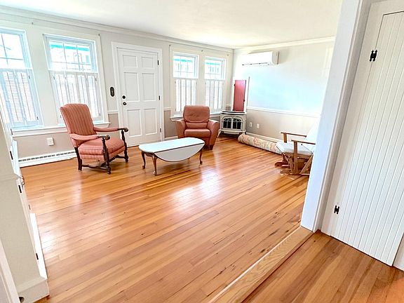 2nd image of 119 E Grand Ave #101