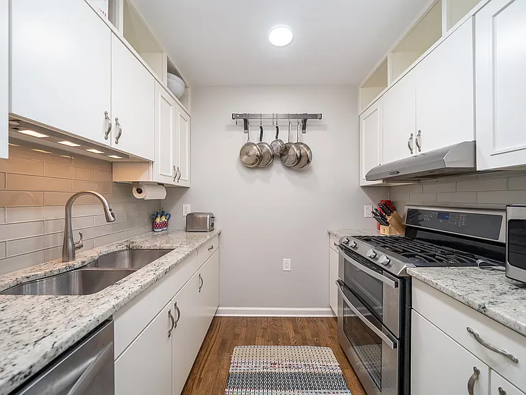 360 1st St #3 — Photo 7