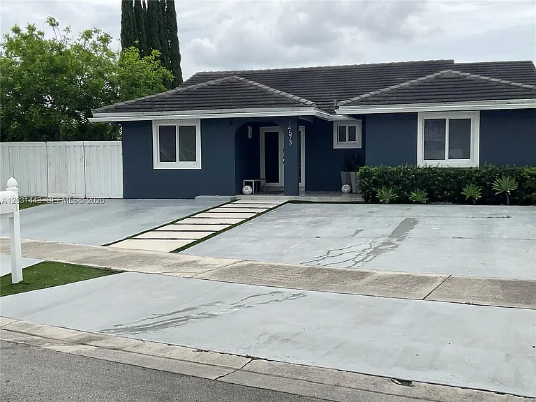 14573 SW 98th Ter — Photo 3