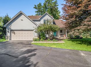 7360 Ellingrove Dr, White Lake, MI