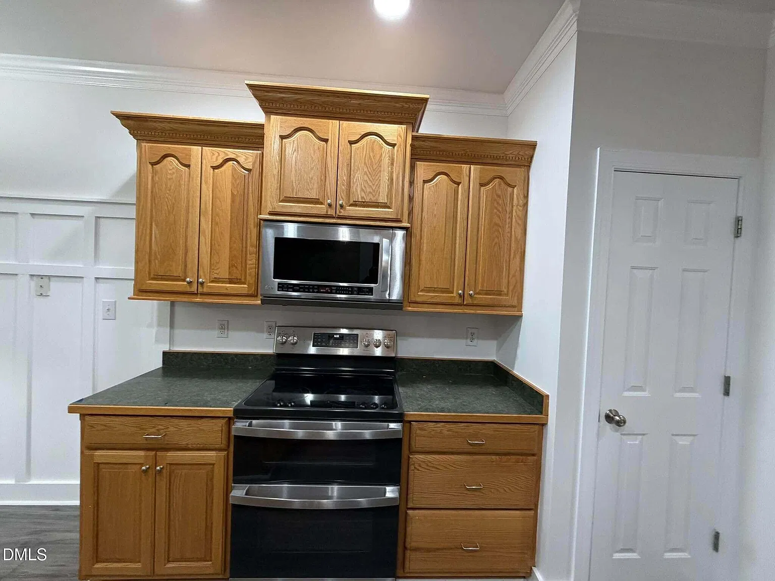 3 bed, 2.0 bath, $2,985 — Photo 4
