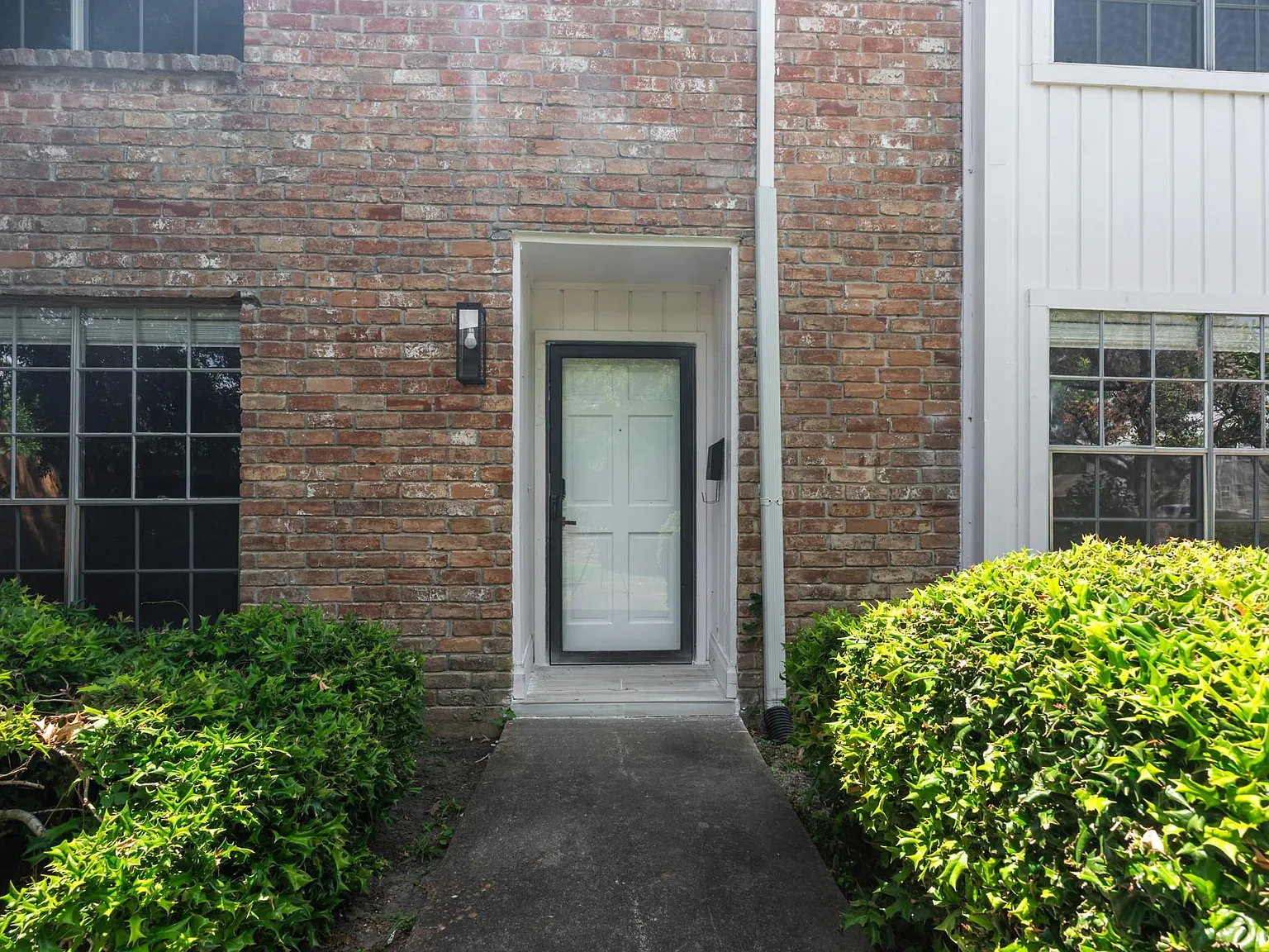 3 bed, 2.5 bath, 1580 sqft, $1,800 — Photo 2