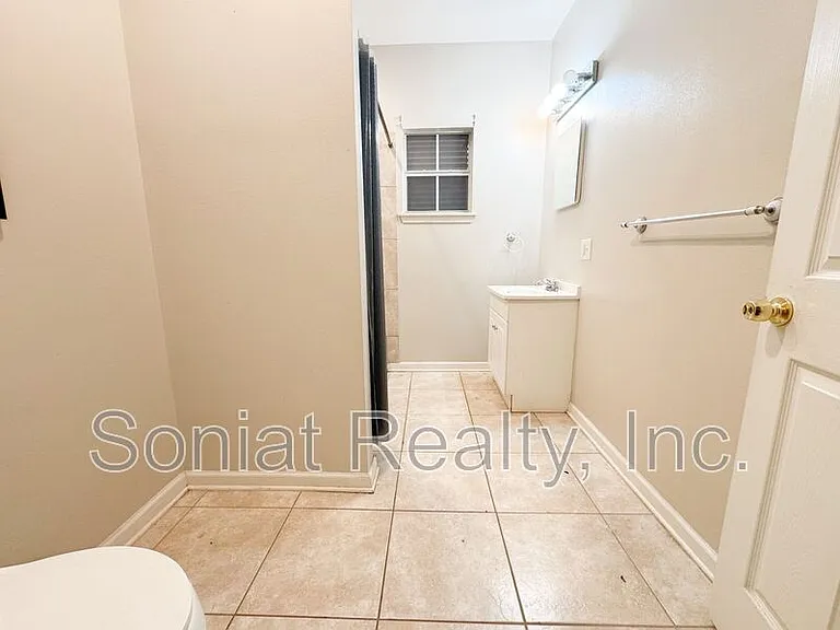 3320 N Prieur St — Photo 11