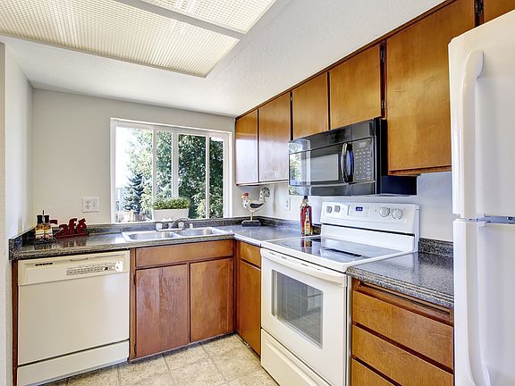5th image of 3508 Centennial Way NE