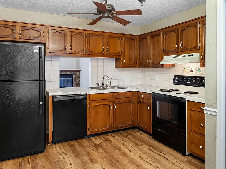 3426 Wildewood Dr — Photo 17