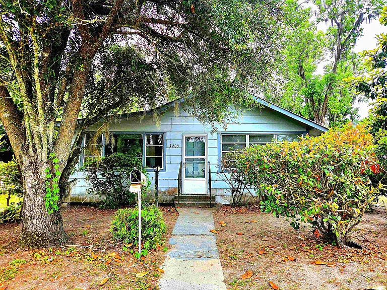 1205 E Green St — Photo 1