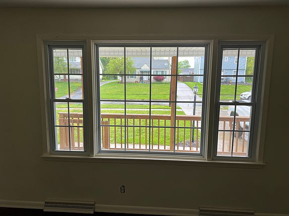 4th image of 53 Centervale Ave