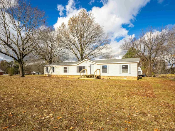 395 Charlotte Dr, Oakland, TN 38060