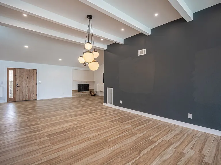330 E Country Club Dr — Photo 34