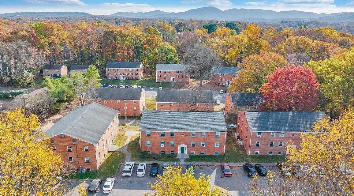 1 bed, 1.0 bath, 828 sqft, $870 — Photo 1