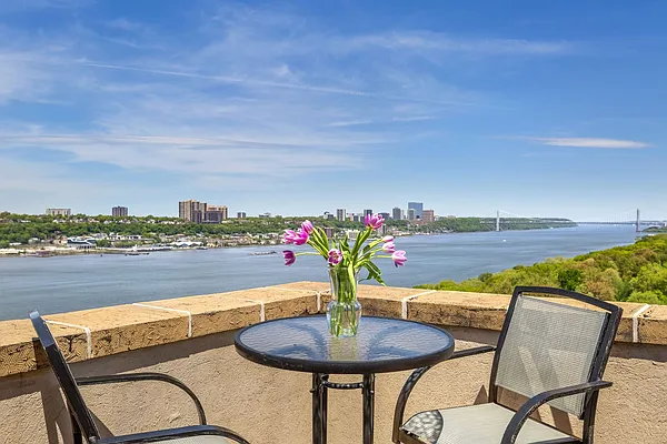 Sold by Compass | media 1