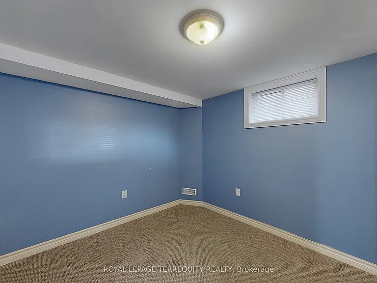 246 Elizabeth St — Photo 13