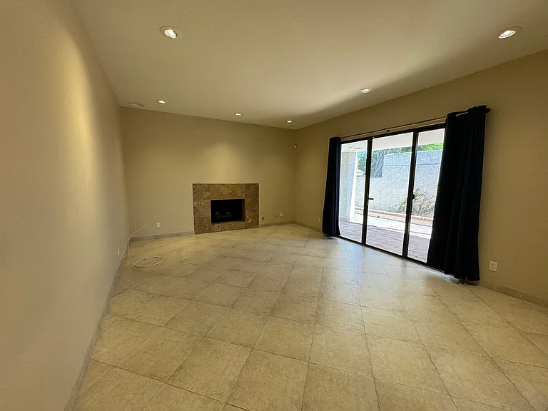 4835 N 35th Pl — Photo 3