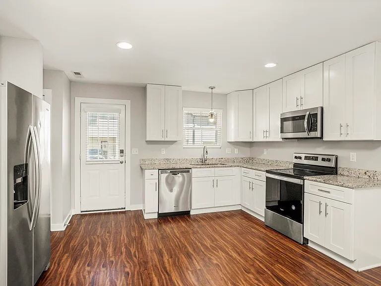 309 Myatt Dr #E — Photo 9