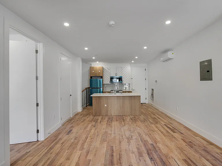 1387 Madison St #1R — Photo 1